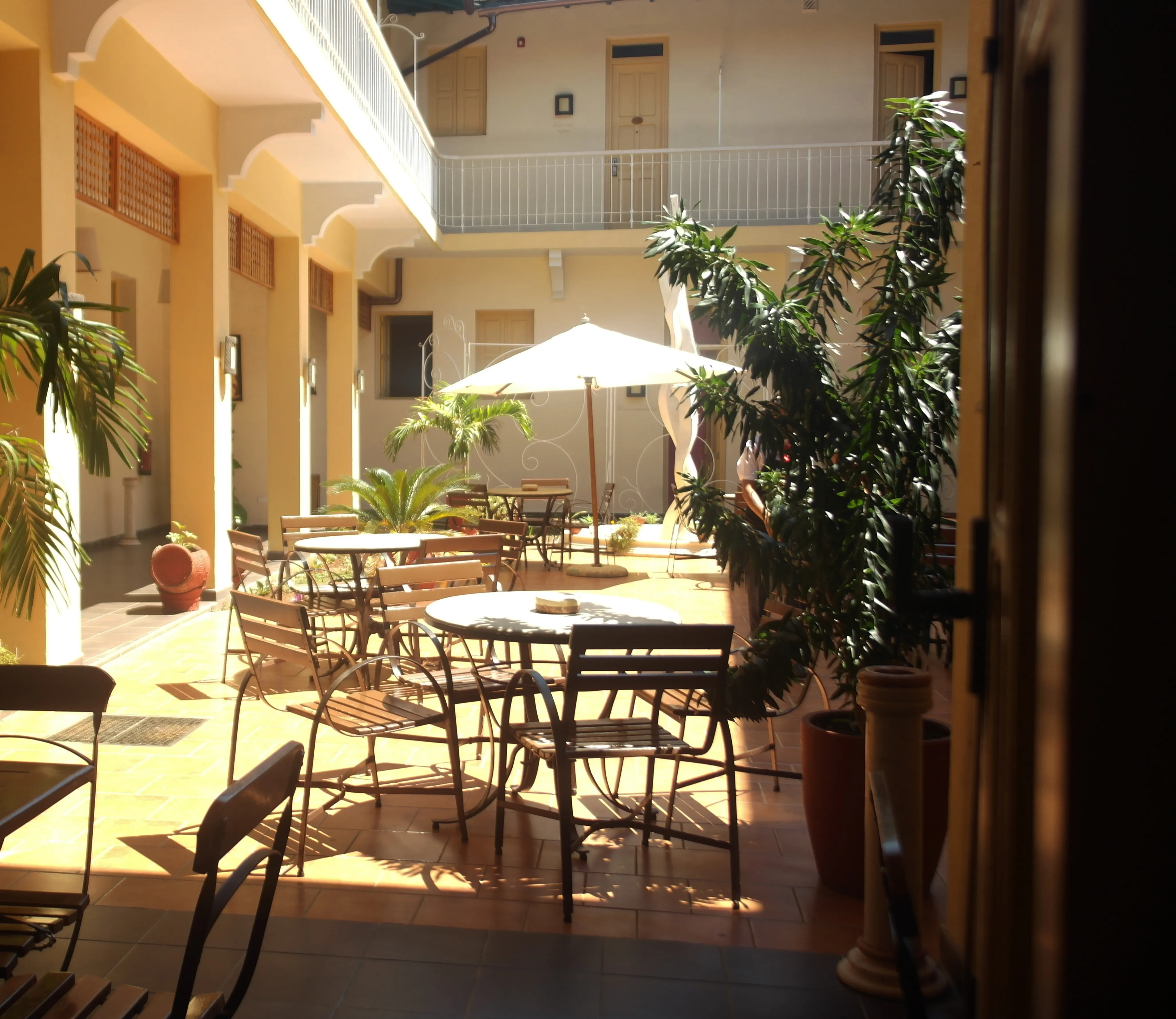 Hotel La Ronda — Photo 1
