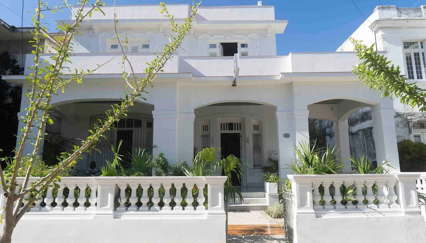 La Distancia Hotel — Photo 1