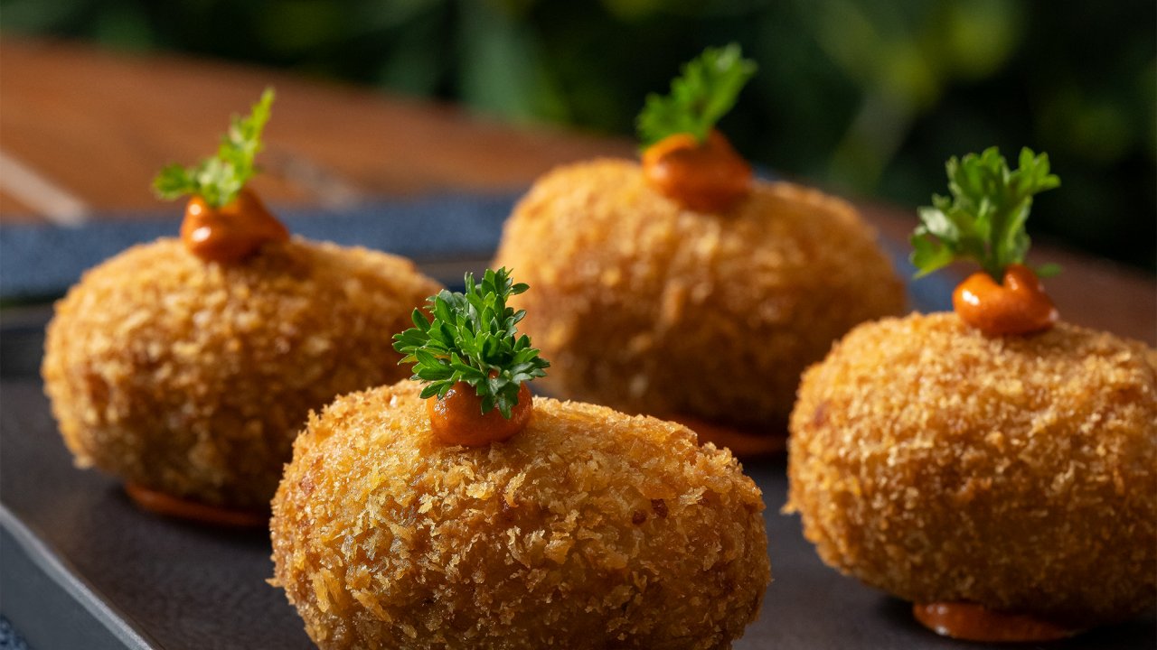 Vistamar — Dining in Havana